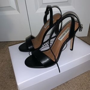 Steve Madden size 6 black heels. Gently used.